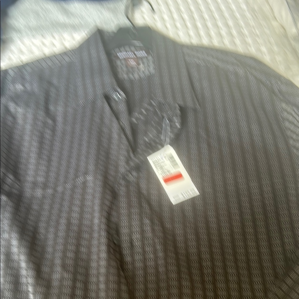 Men's Black and Gray Button-Up Shirt